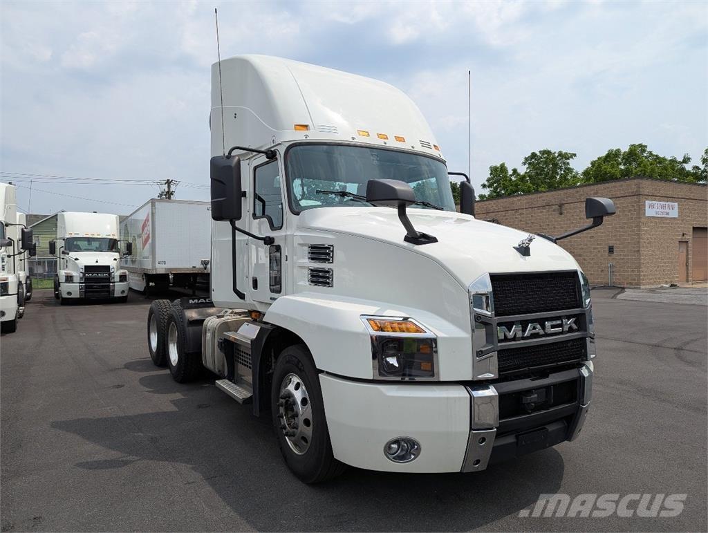 Mack AN64T 牵引车