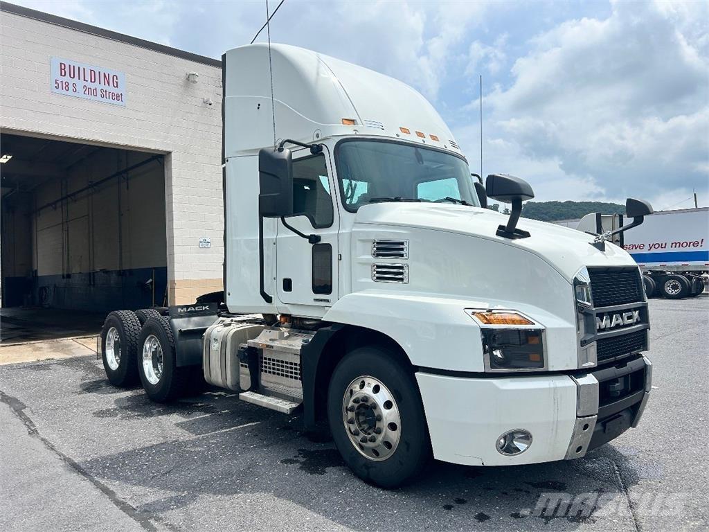 Mack AN64T 牵引车