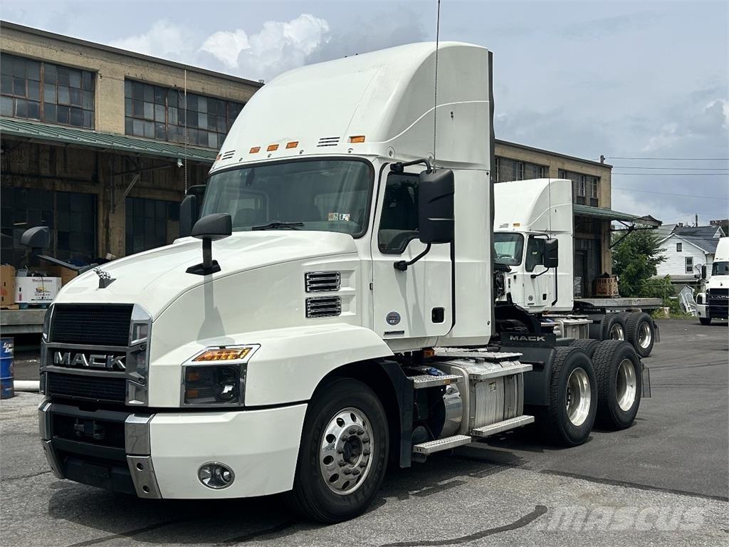 Mack AN64T 牵引车