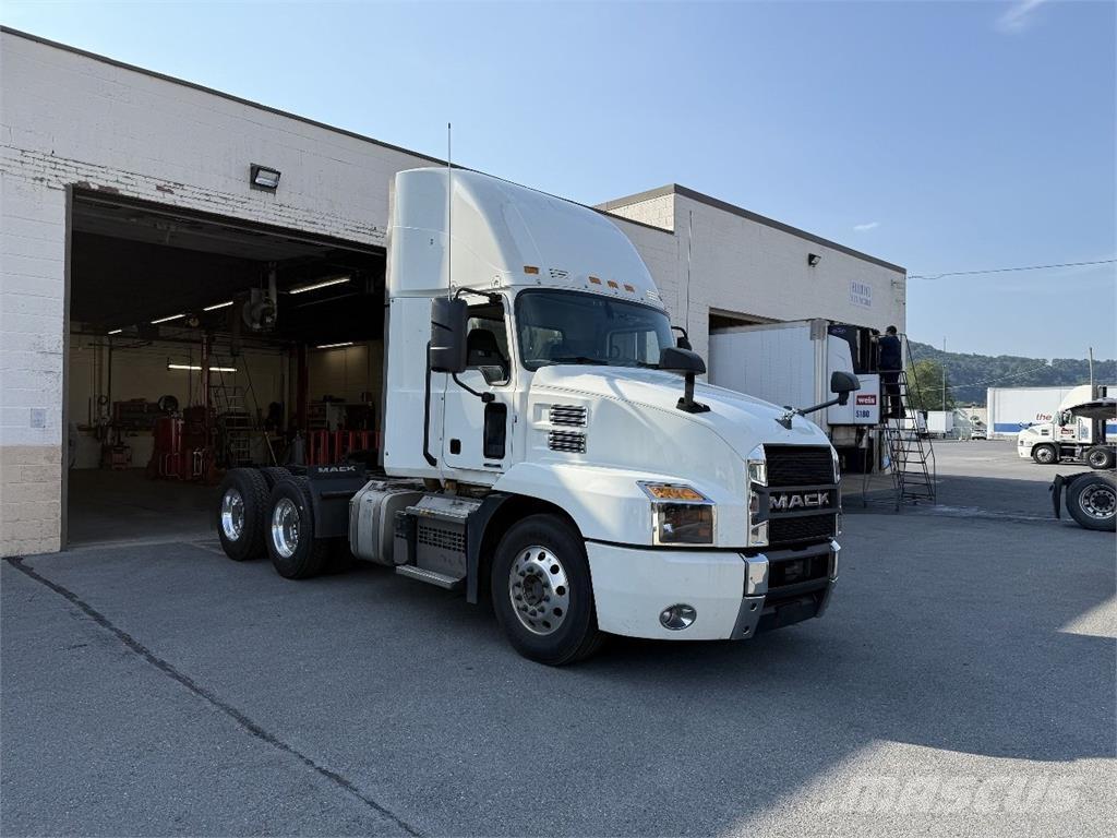 Mack AN64T 牵引车