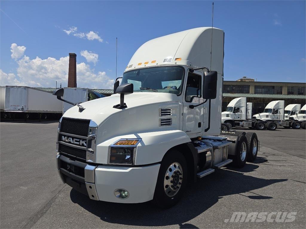 Mack AN64T 牵引车