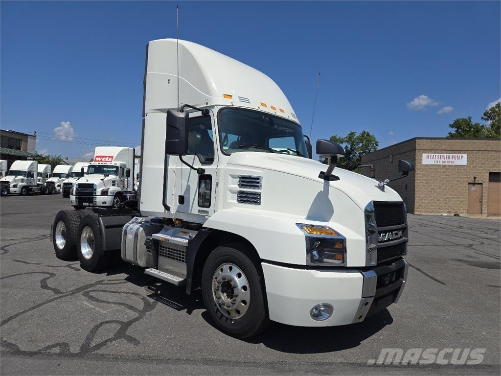 Mack AN64T 牵引车