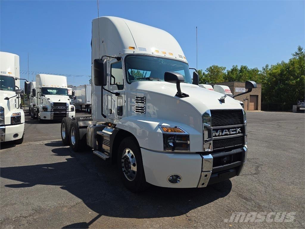 Mack AN64T 牵引车