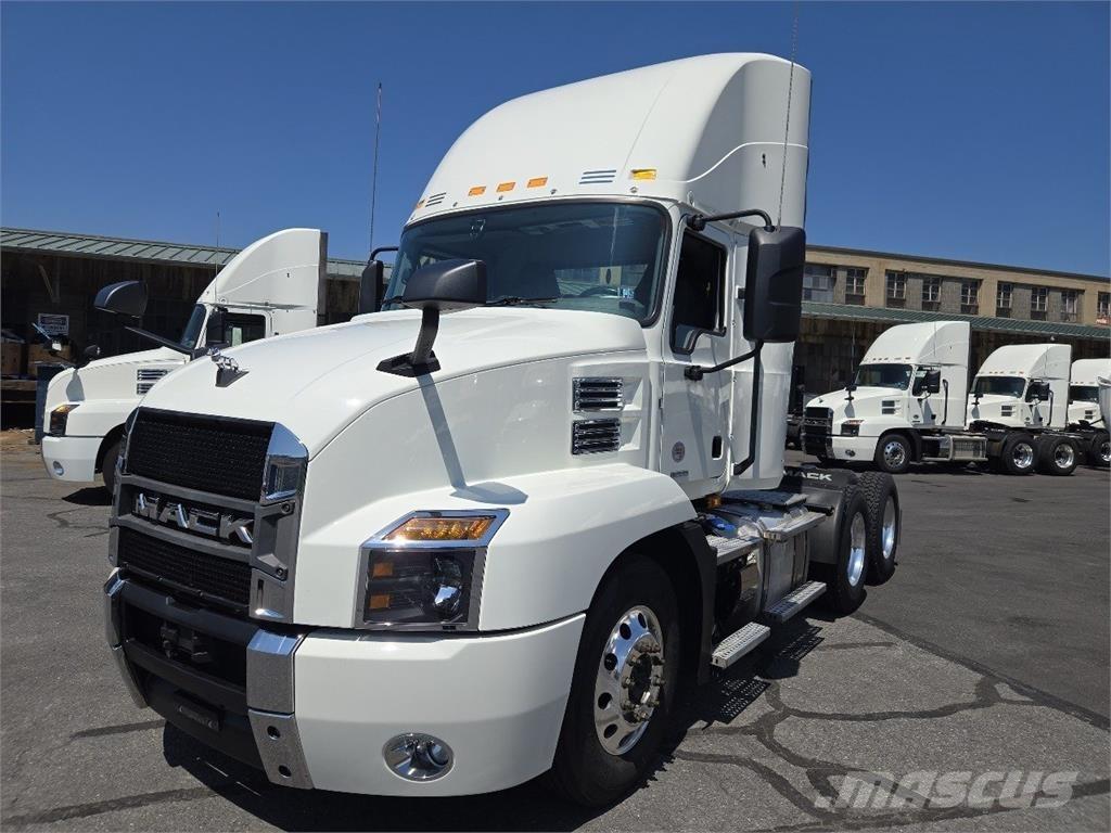 Mack AN64T 牵引车