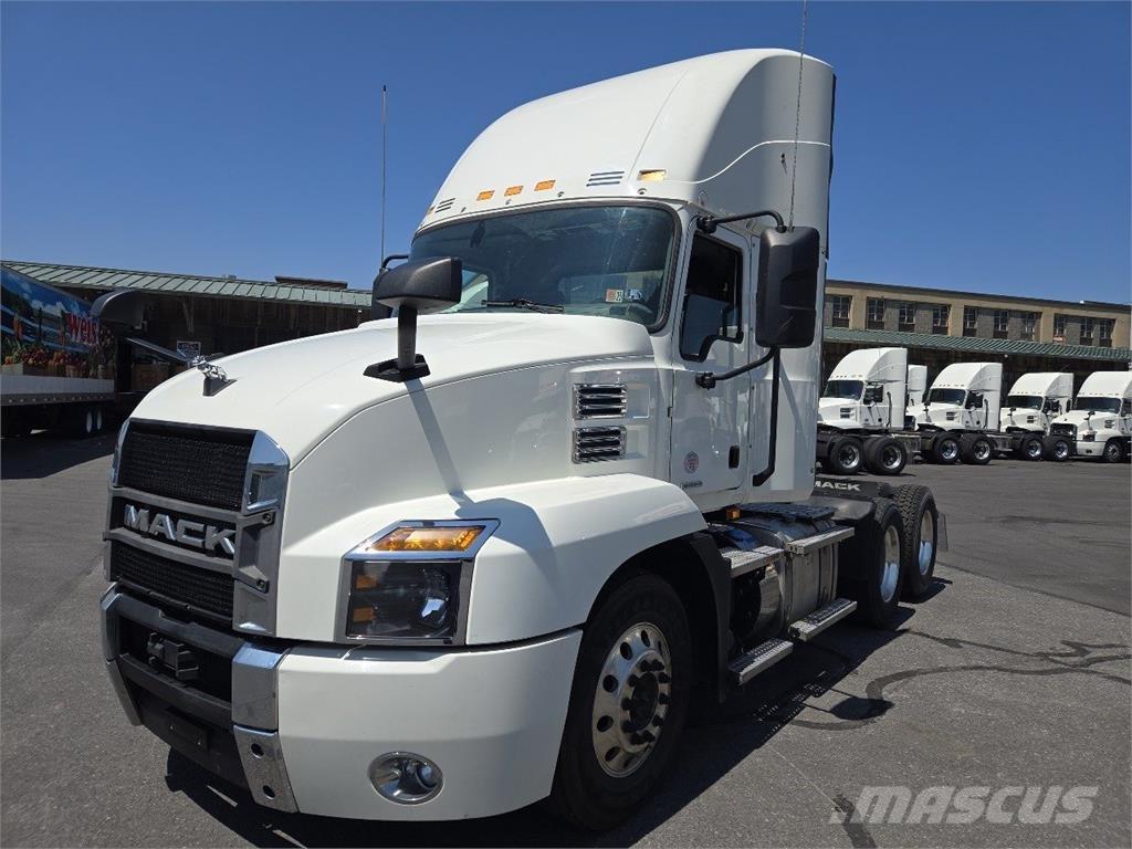 Mack AN64T 牵引车