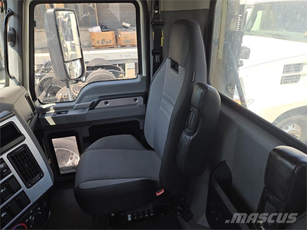 Mack AN64T 牵引车