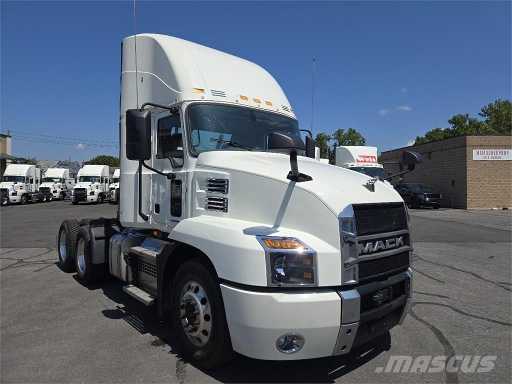 Mack AN64T 牵引车