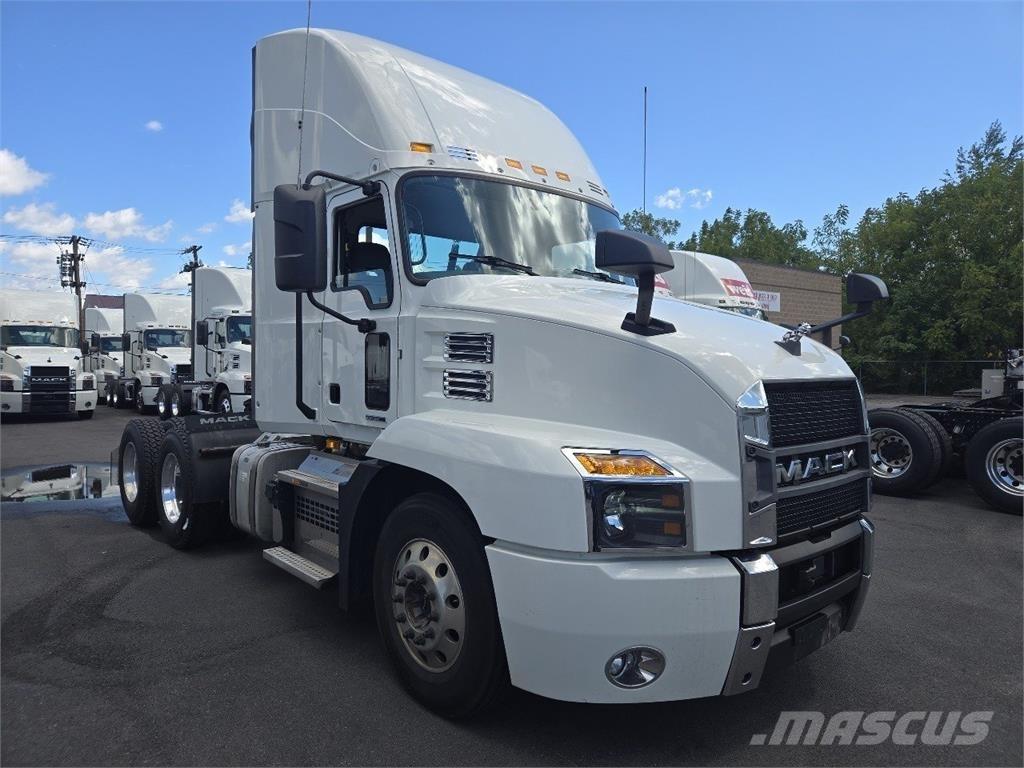 Mack AN64T 牵引车