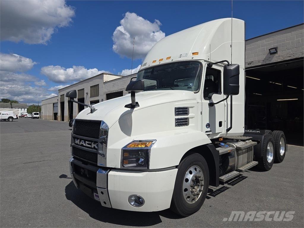 Mack AN64T 牵引车