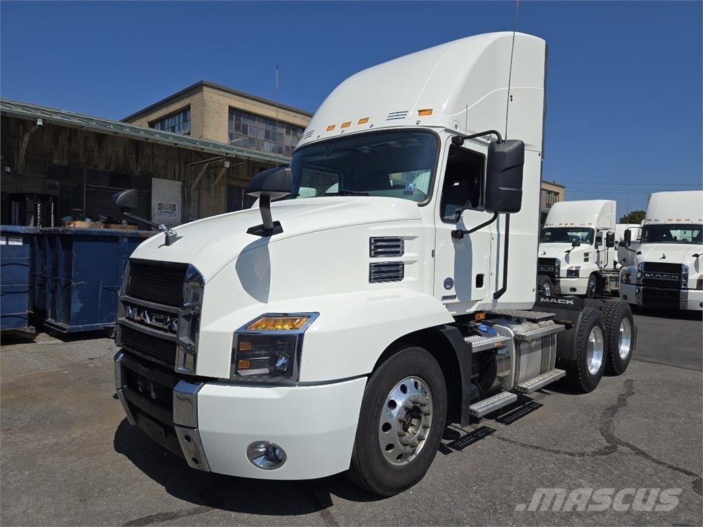 Mack AN64T 牵引车