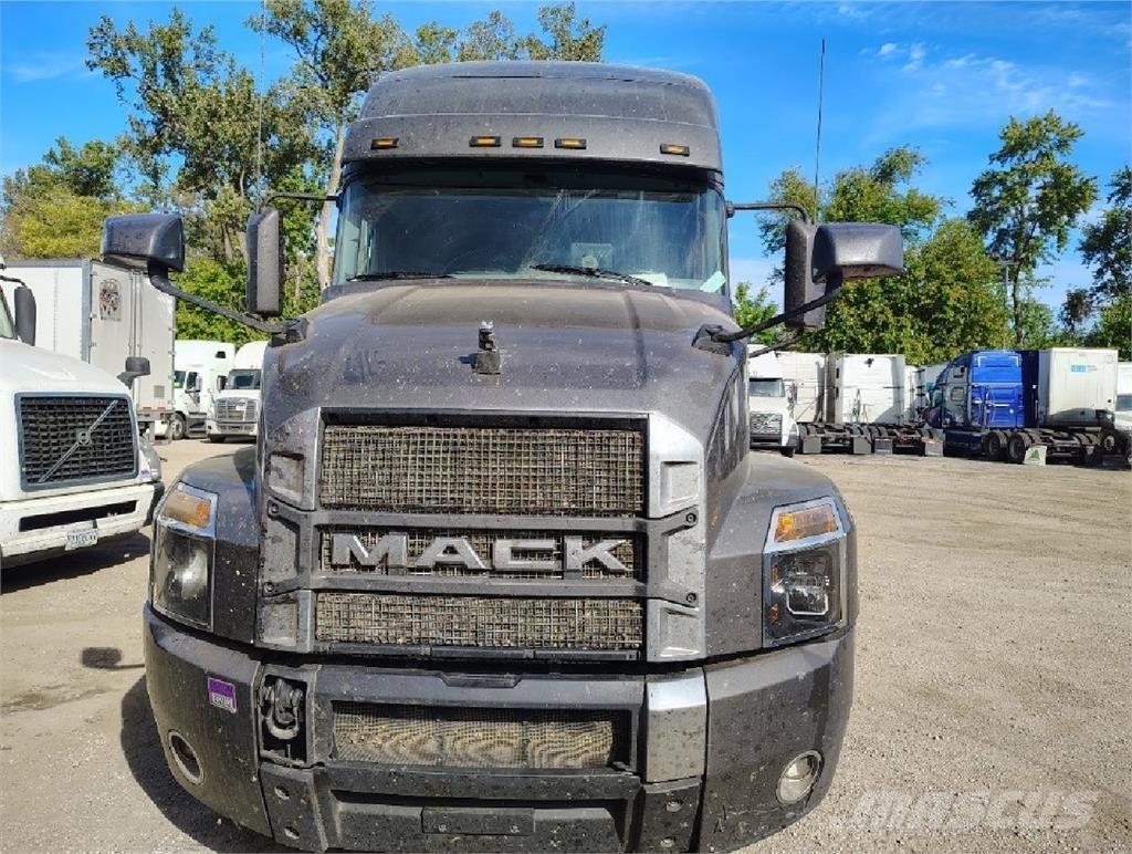 Mack Anthem 64T 牵引车