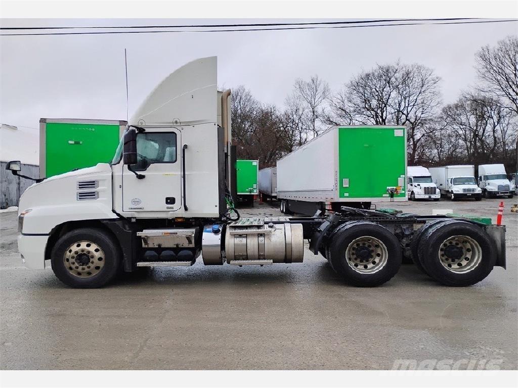 Mack Anthem AN64T 牵引车