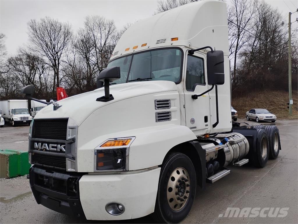 Mack Anthem AN64T 牵引车