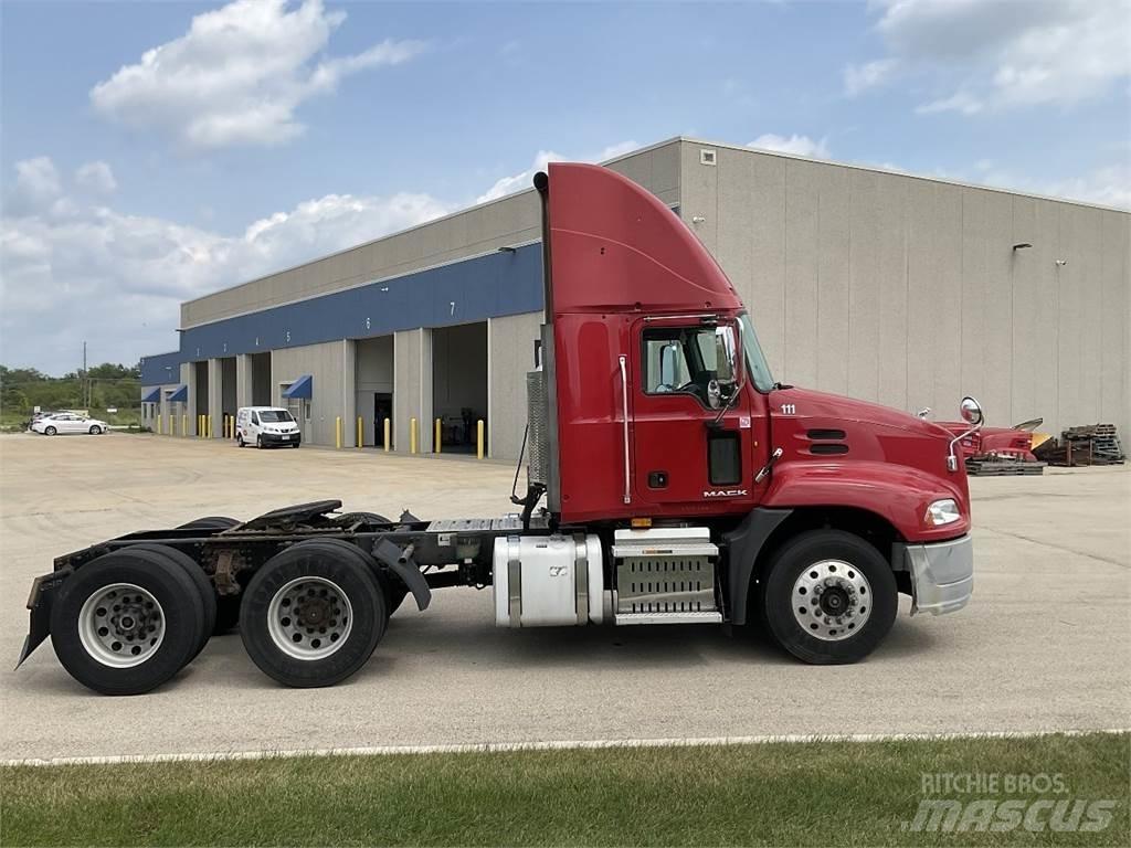 Mack CXU613 其他货车