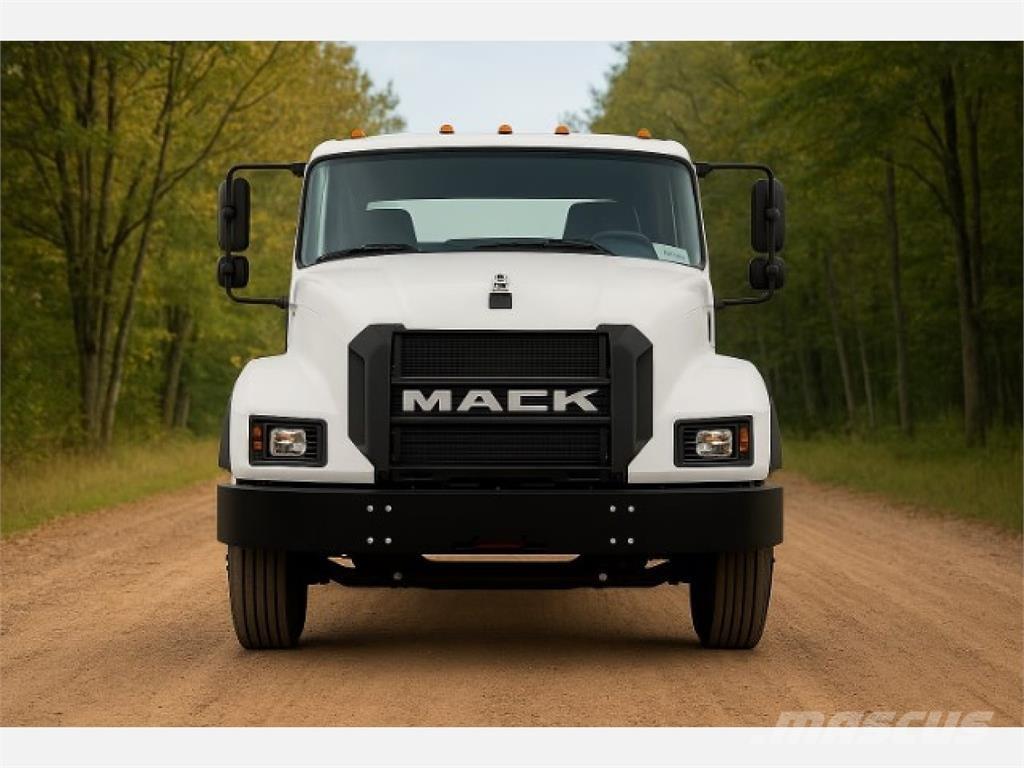 Mack MD6 平板车