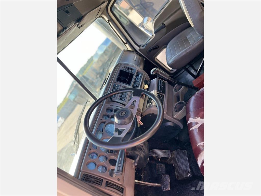Mack Vision 牵引车
