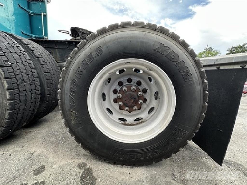Peterbilt 379 牵引车