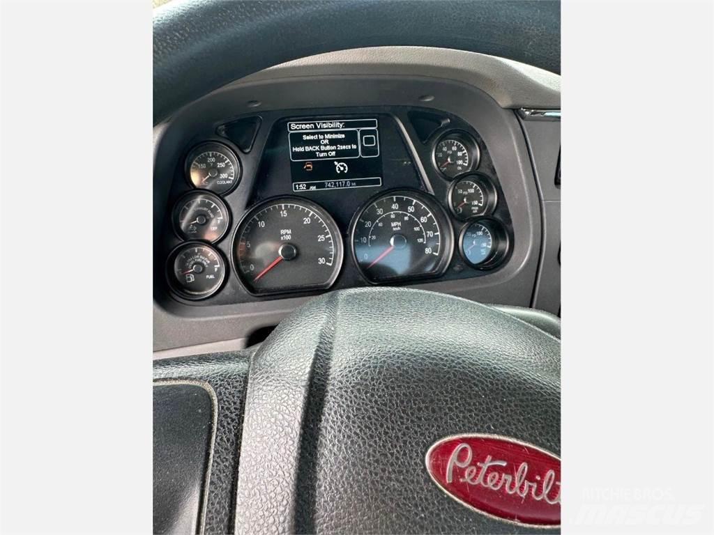 Peterbilt 567 牵引车