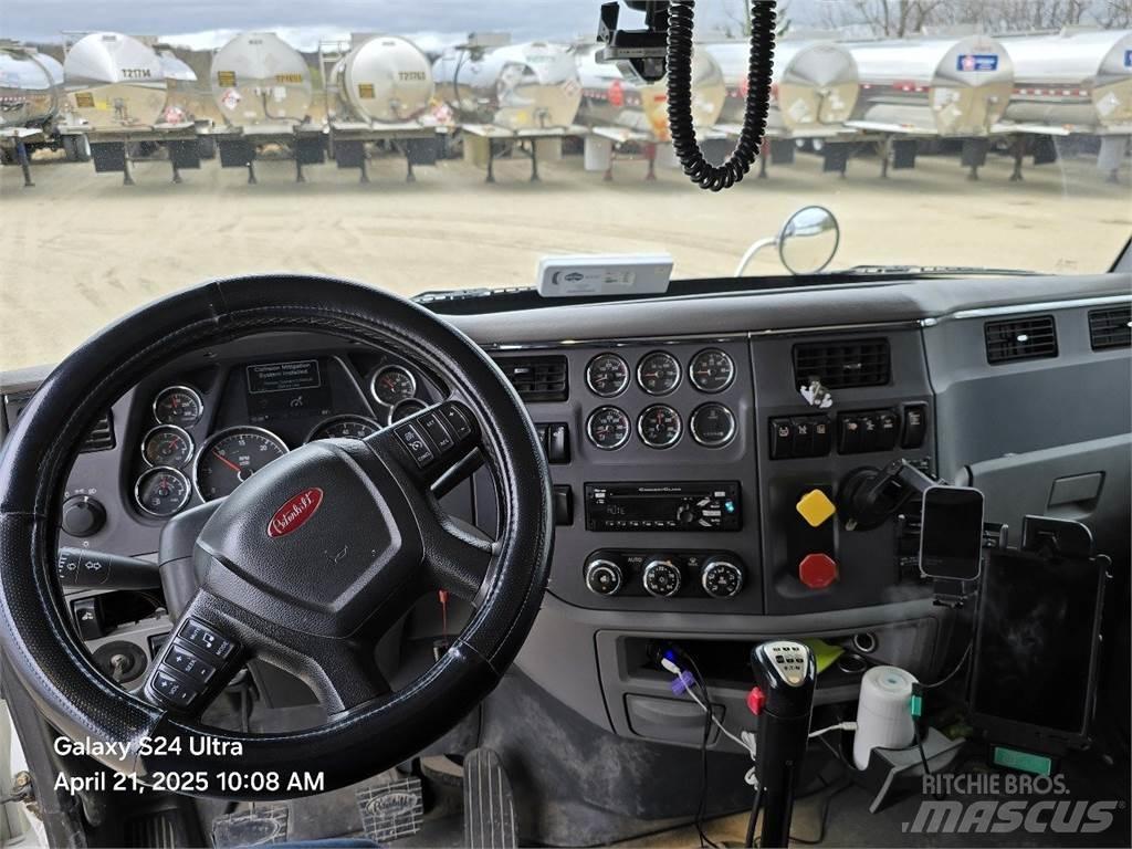 Peterbilt 567 牵引车