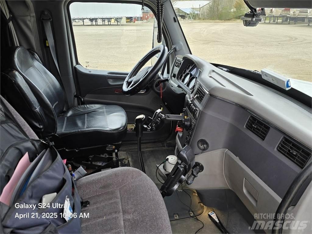 Peterbilt 567 牵引车