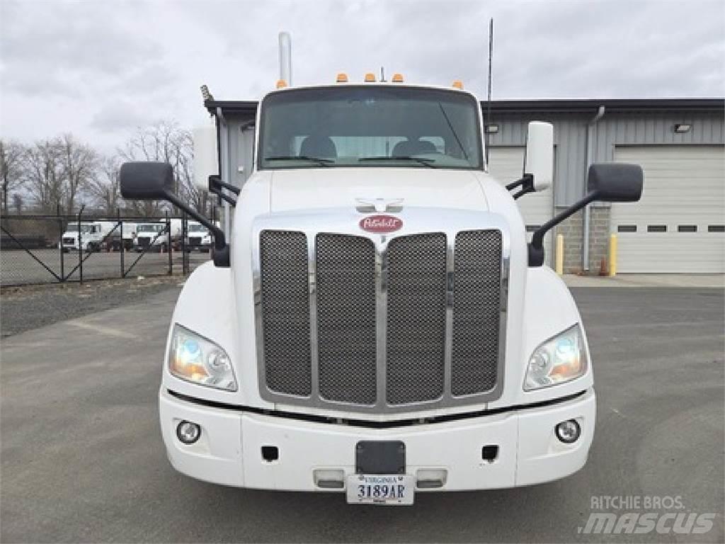 Peterbilt 579 牵引车