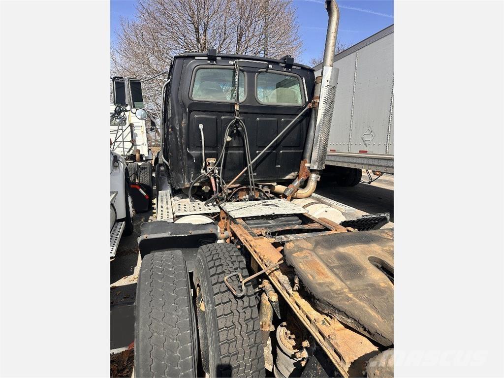 Sterling A9500 牵引车