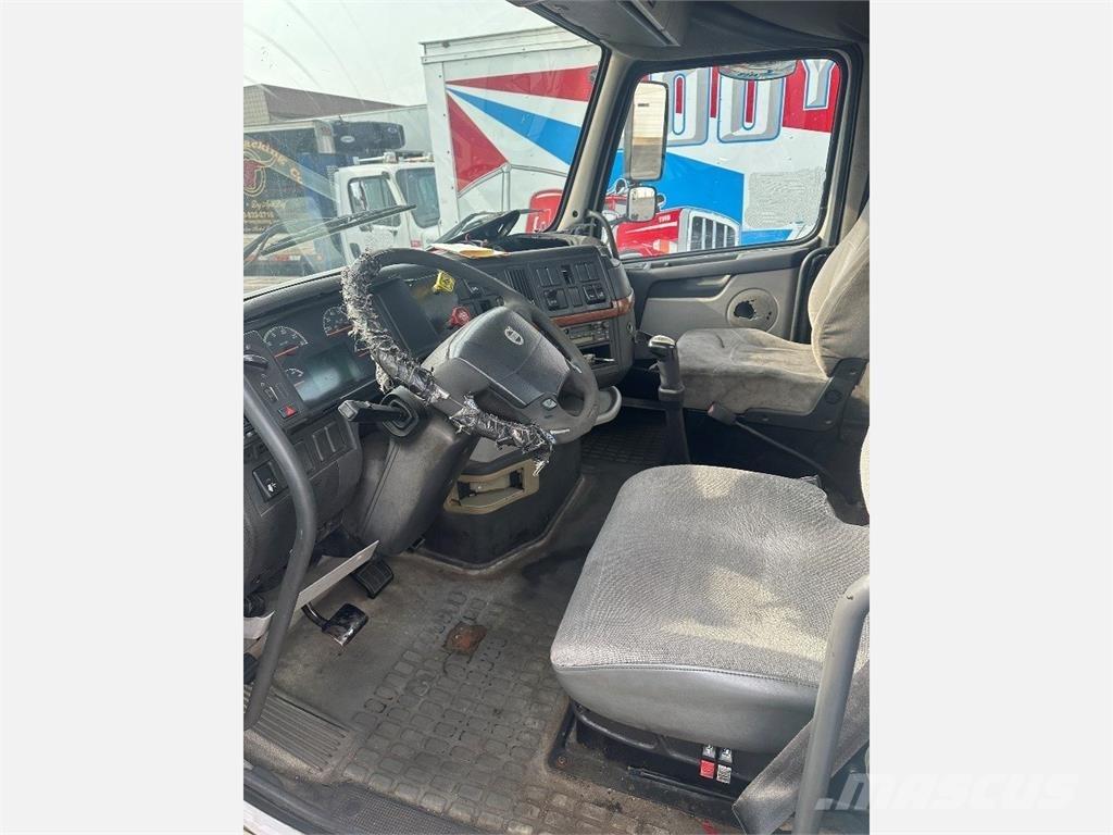 Volvo VNL 牵引车