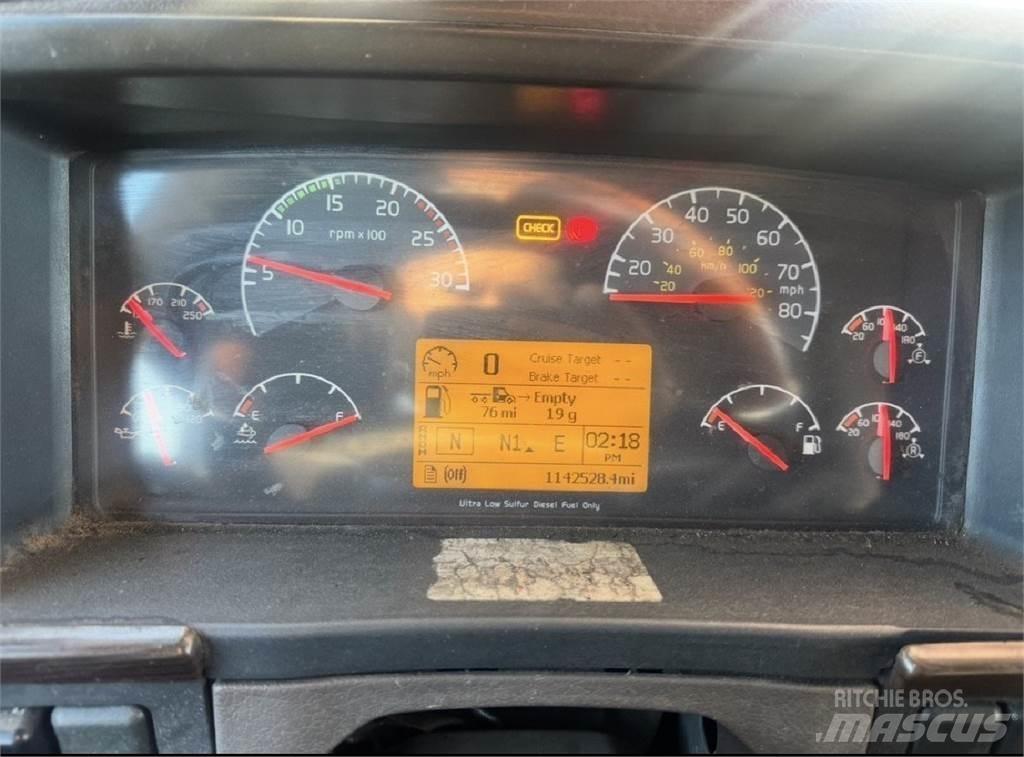 Volvo VNL 780 牵引车