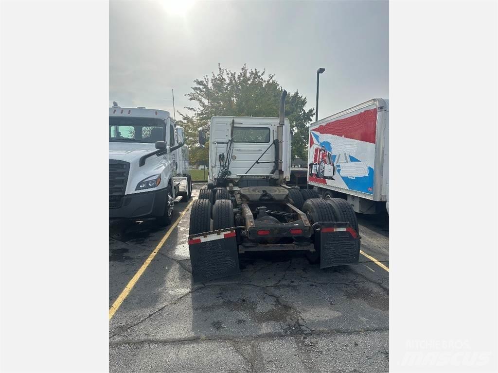Volvo VNL300 牵引车