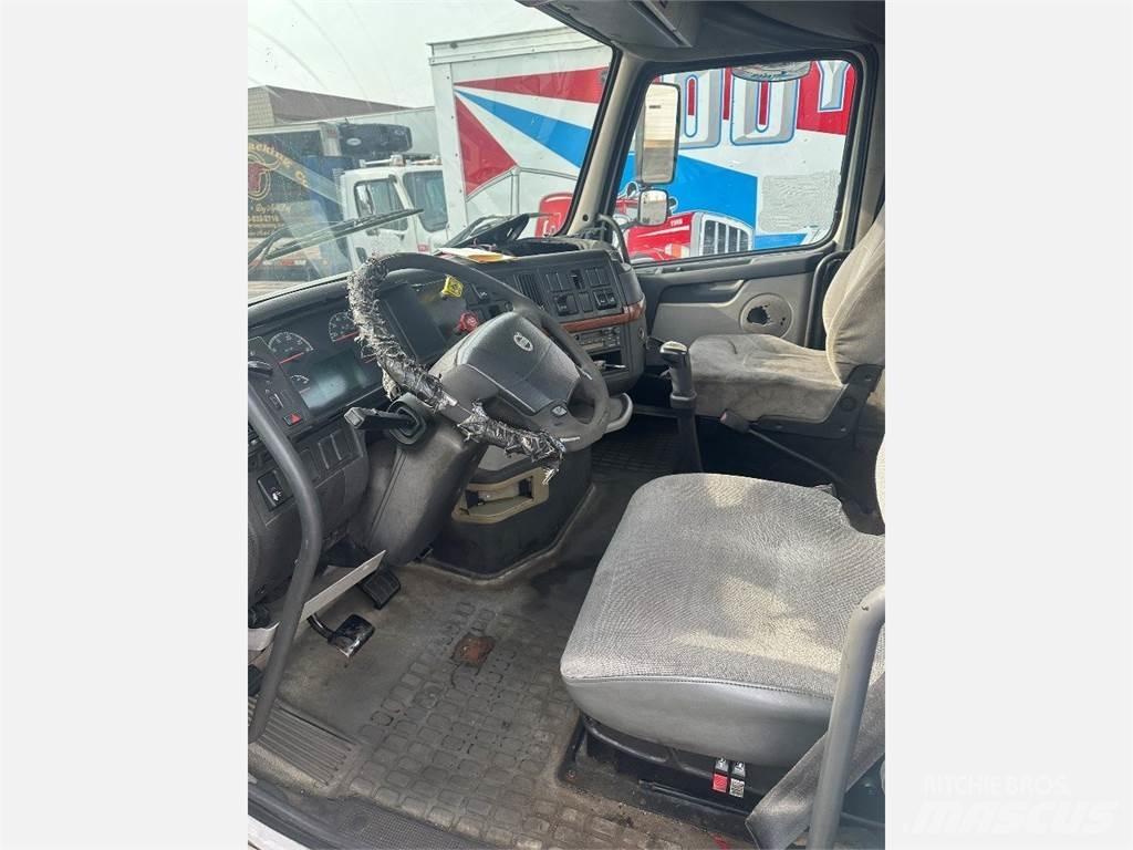 Volvo VNL300 牵引车