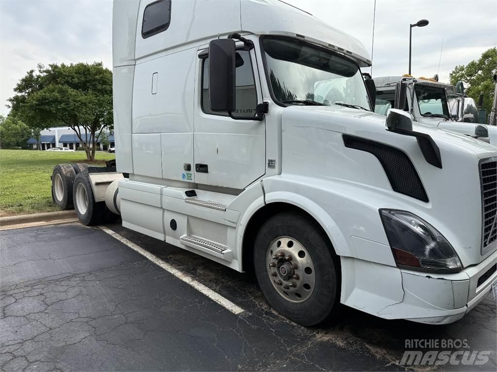 Volvo VNL64T670 牵引车