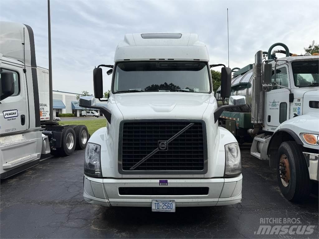 Volvo VNL64T670 牵引车