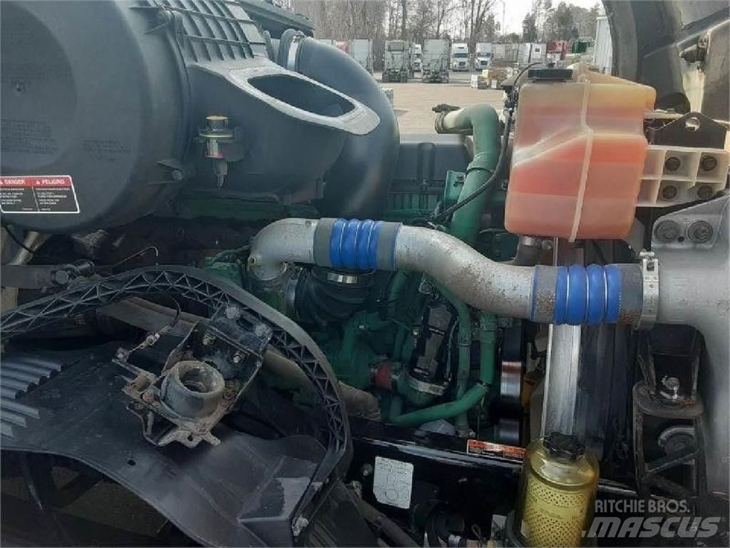 Volvo VNL64T670 牵引车