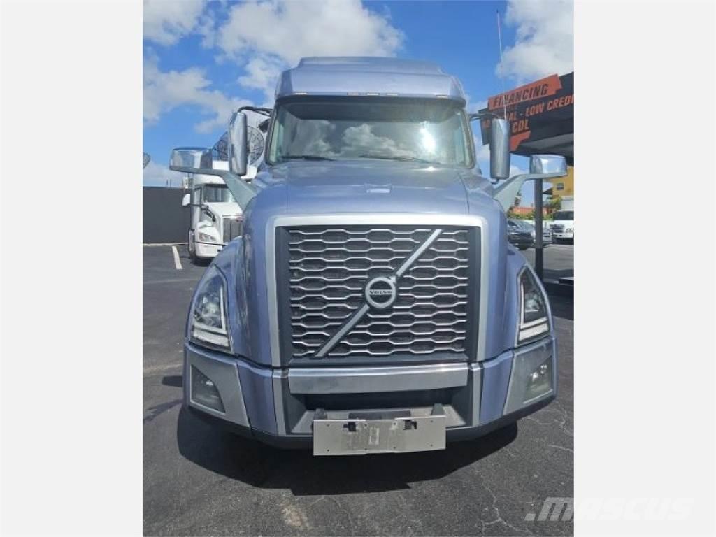 Volvo VNL64T760 牵引车