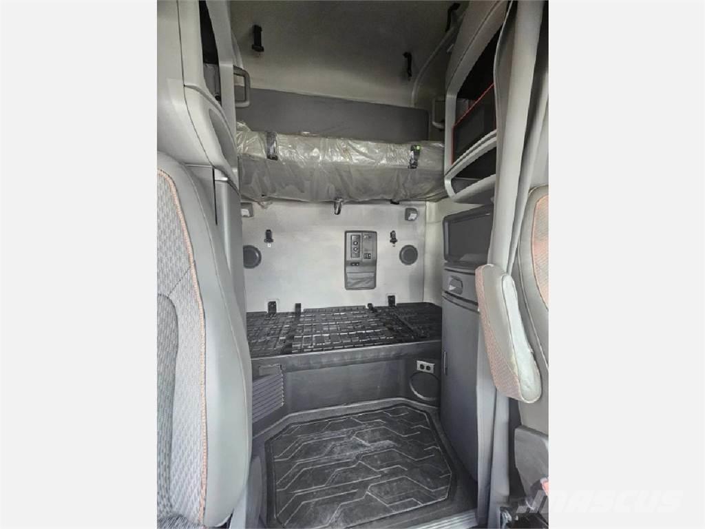 Volvo VNL64T760 牵引车