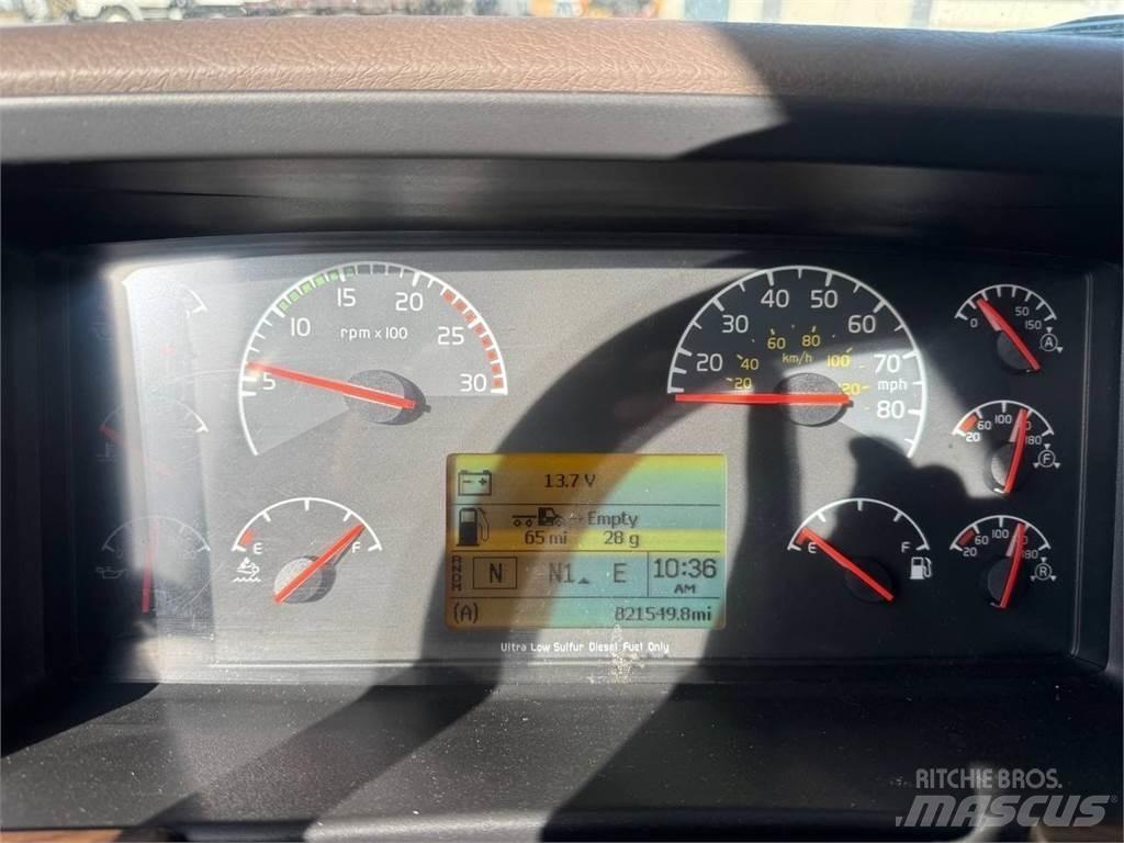 Volvo VNL670 牵引车