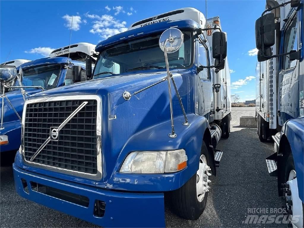 Volvo VNM64T200 冷藏车