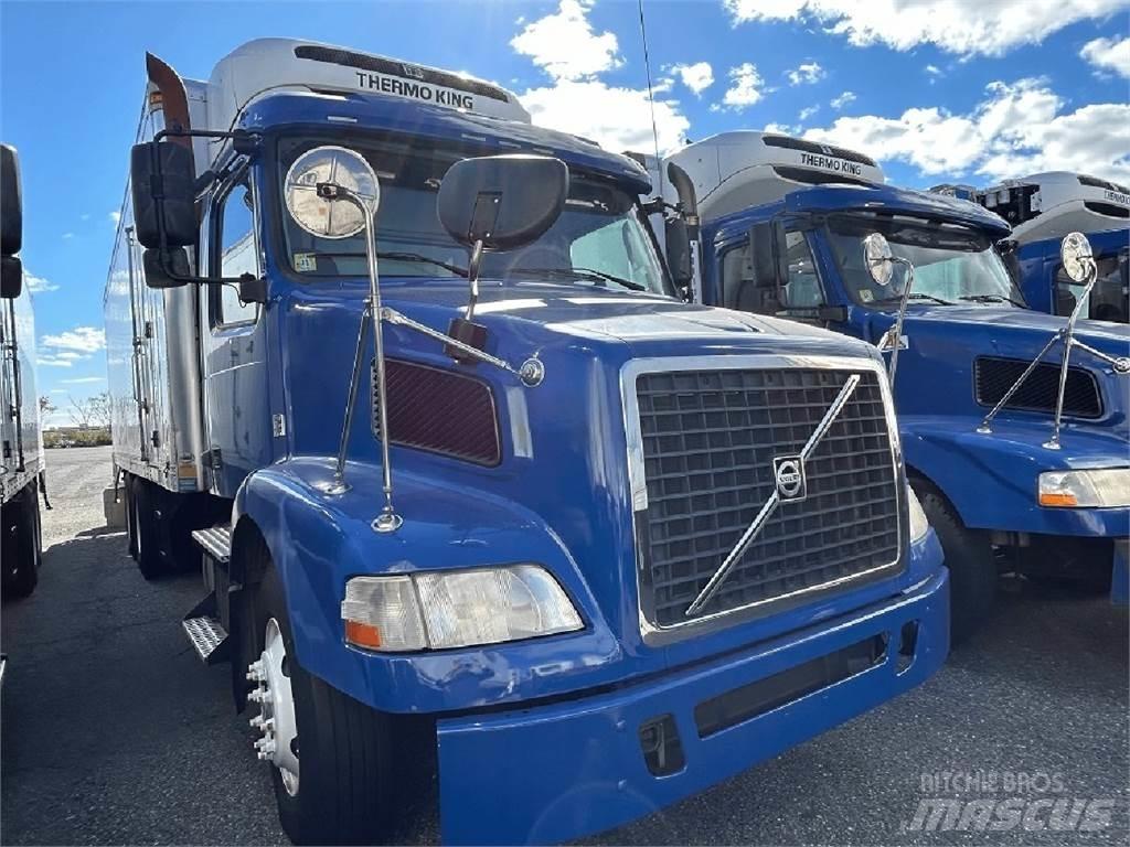 Volvo VNM64T200 冷藏车