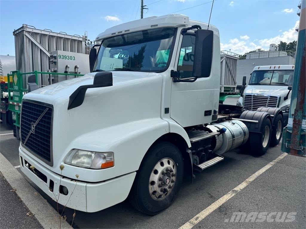 Volvo VNM64T200 牵引车