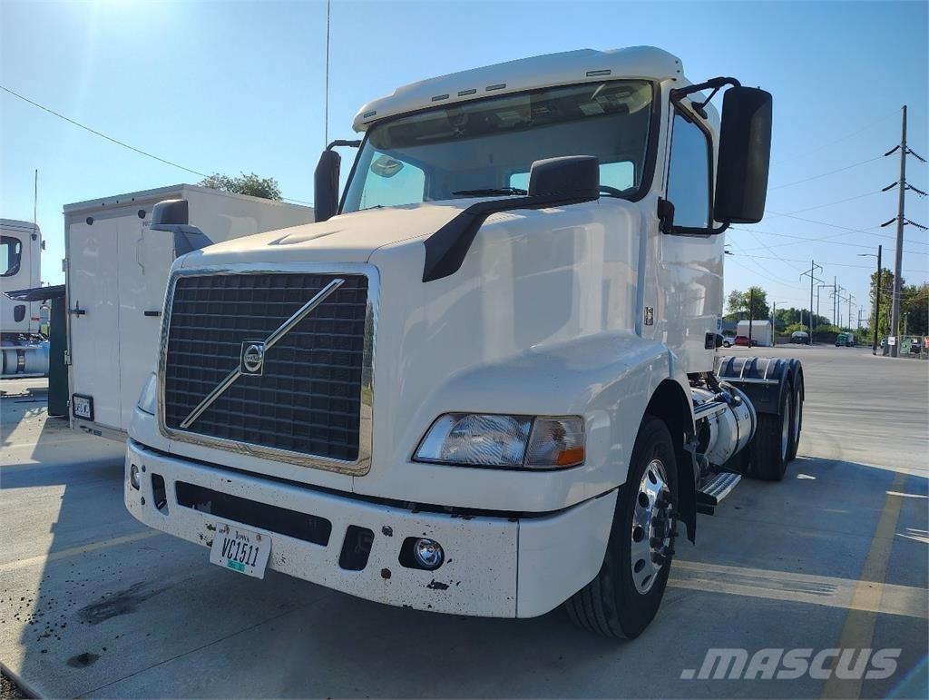 Volvo VNM64T200 牵引车