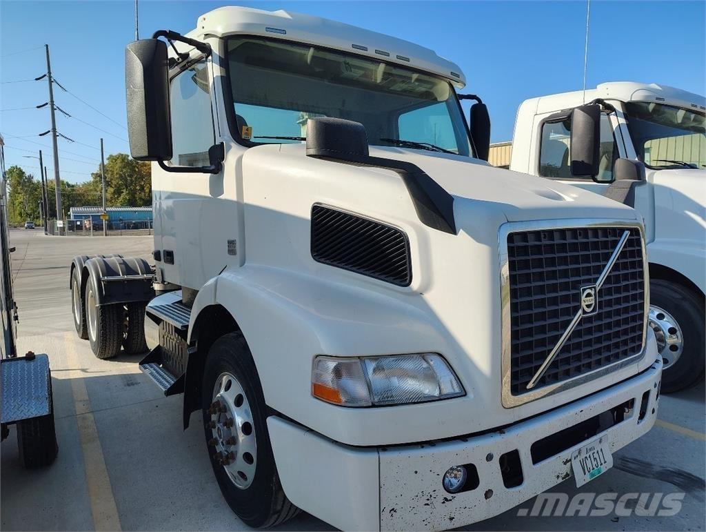 Volvo VNM64T200 牵引车