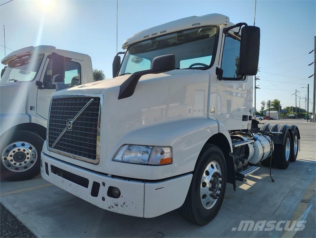 Volvo VNM64T200 牵引车
