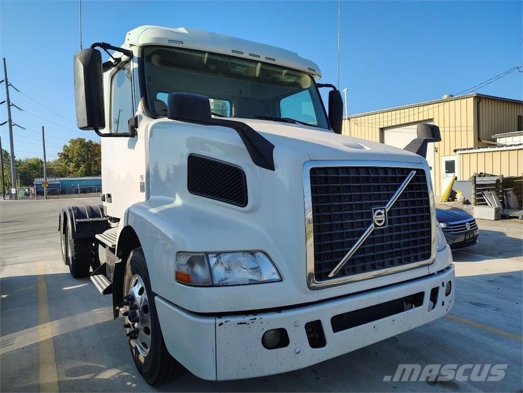 Volvo VNM64T200 牵引车