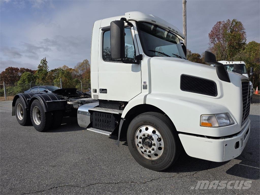 Volvo VNM64T200 牵引车