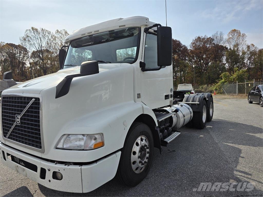 Volvo VNM64T200 牵引车