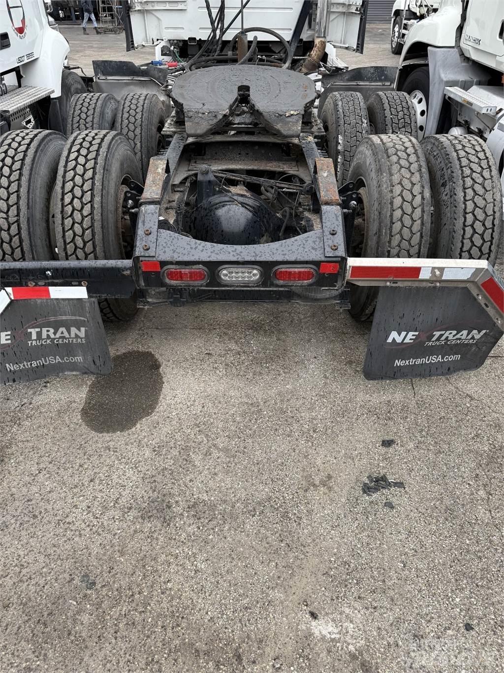Volvo VNR64T300 牵引车