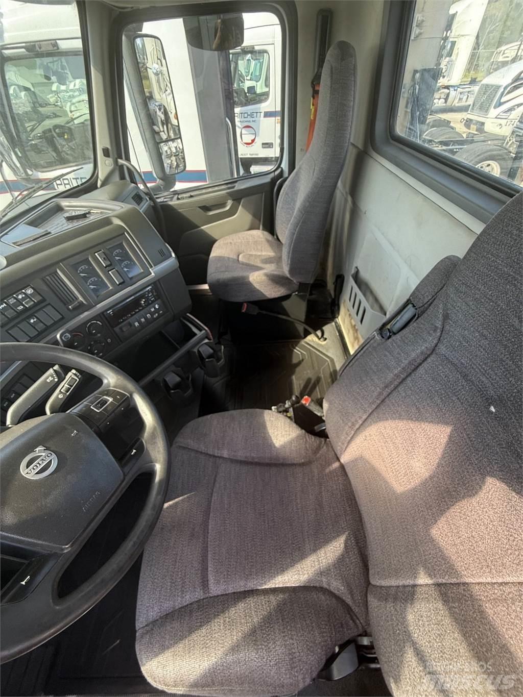 Volvo VNR64T300 牵引车