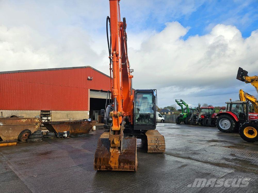 Hitachi ZX135 履带挖掘机