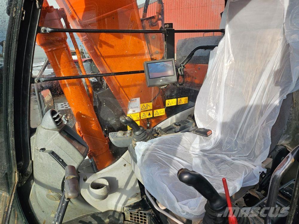 Hitachi ZX135 履带挖掘机