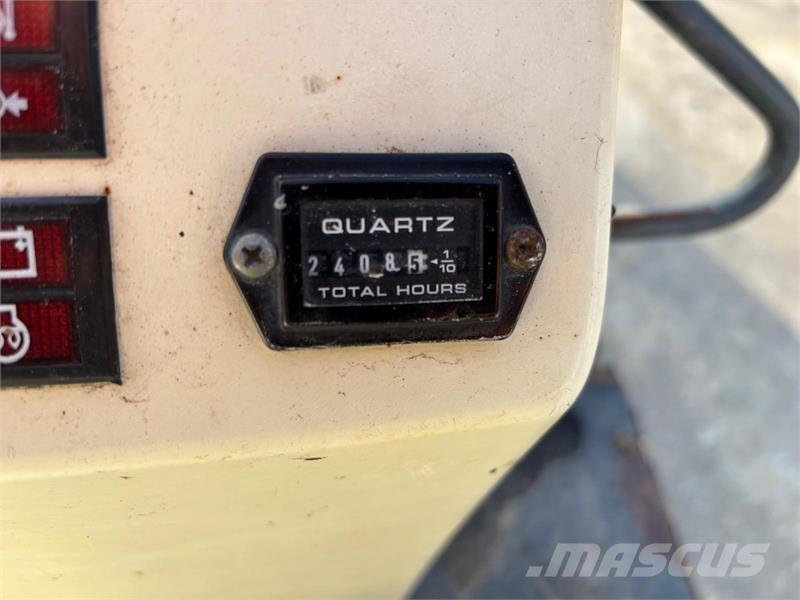 Bobcat E10 小型挖掘机